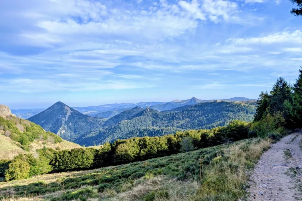 L'incroyable cirque des Boutières avec le Suc de Sara et le Gerbier-de-Jonc, un coin idéal pour randonner